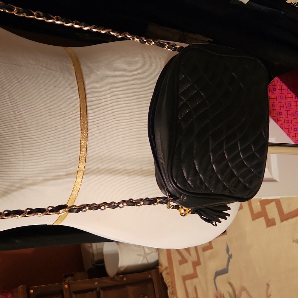 Morgan Taylor genuine leather cross body bag.